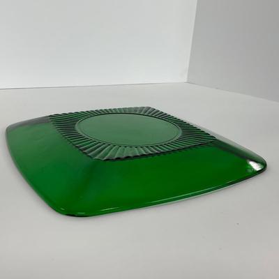 -68- GLASSWARE | Anchor Hocking Glass Co. | Forest Green Square Plates