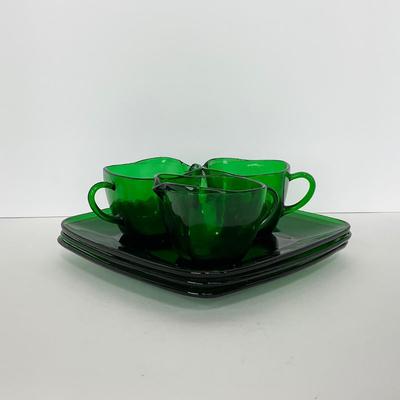 -69- GLASSWARE | Anchor Hocking Glass Co. Forest Green | Small Plates & Creamers