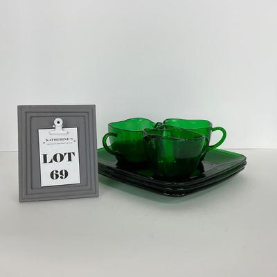 -69- GLASSWARE | Anchor Hocking Glass Co. Forest Green | Small Plates & Creamers