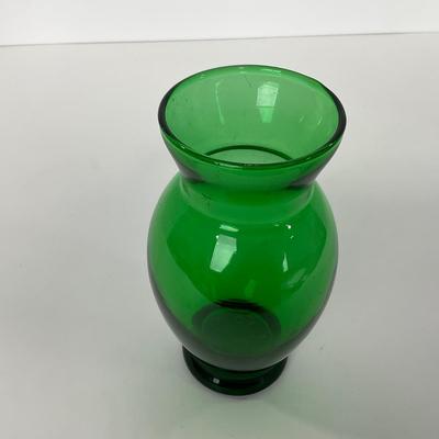 -70- GLASSWARE | Anchor Hocking Glass Co. | Forest Green Vases