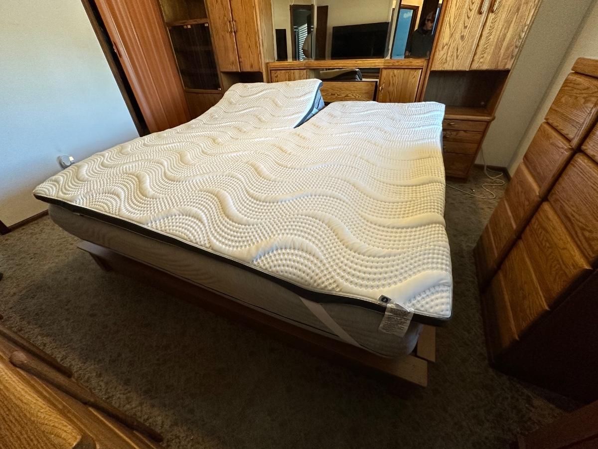 SLEEP NUMBER 360 SMART i8 SPLIT KING BED FLEX FIT 2