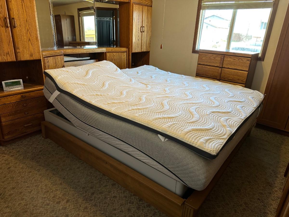 SLEEP NUMBER 360 SMART i8 SPLIT KING BED FLEX FIT 2