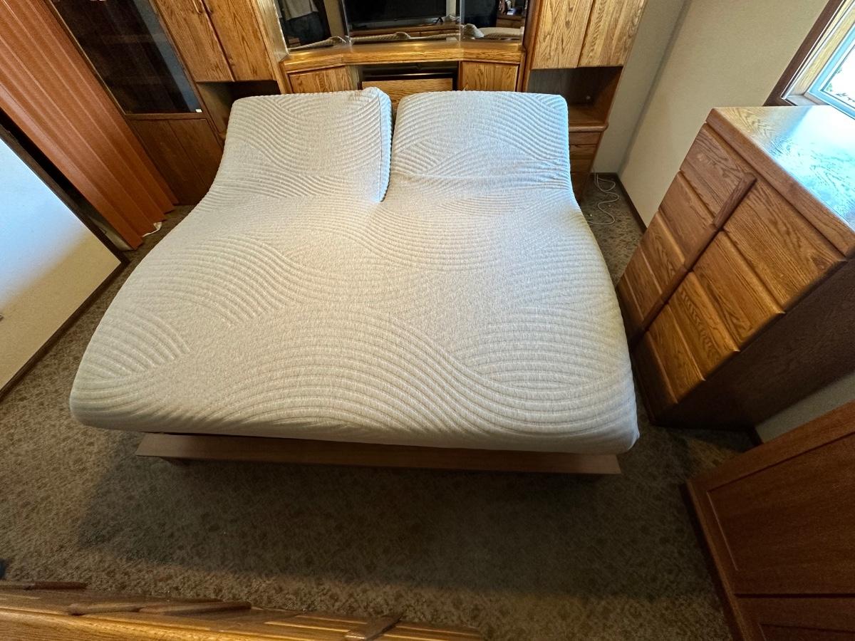 SLEEP NUMBER 360 SMART i8 SPLIT KING BED FLEX FIT 2