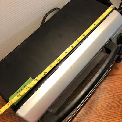 Black & Decker Toast-R-Oven & Hamilton-Beach Electronic Hand Mixer W/ Attachments -Lot 433