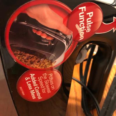 Black & Decker Toast-R-Oven & Hamilton-Beach Electronic Hand Mixer W/ Attachments -Lot 433