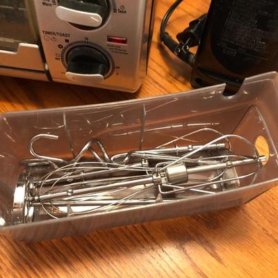 Black & Decker Toast-R-Oven & Hamilton-Beach Electronic Hand Mixer W/ Attachments -Lot 433