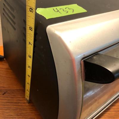 Black & Decker Toast-R-Oven & Hamilton-Beach Electronic Hand Mixer W/ Attachments -Lot 433