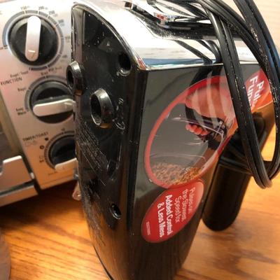 Black & Decker Toast-R-Oven & Hamilton-Beach Electronic Hand Mixer W/ Attachments -Lot 433
