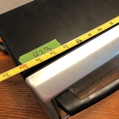 Black & Decker Toast-R-Oven & Hamilton-Beach Electronic Hand Mixer W/ Attachments -Lot 433