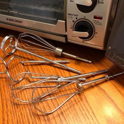 Black & Decker Toast-R-Oven & Hamilton-Beach Electronic Hand Mixer W/ Attachments -Lot 433
