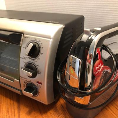 Black & Decker Toast-R-Oven & Hamilton-Beach Electronic Hand Mixer W/ Attachments -Lot 433