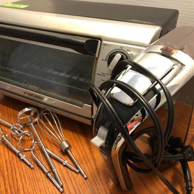 Black & Decker Toast-R-Oven & Hamilton-Beach Electronic Hand Mixer W/ Attachments -Lot 433