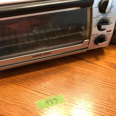 Black & Decker Toast-R-Oven & Hamilton-Beach Electronic Hand Mixer W/ Attachments -Lot 433