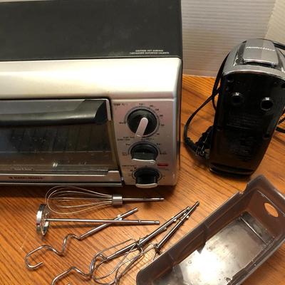 Black & Decker Toast-R-Oven & Hamilton-Beach Electronic Hand Mixer W/ Attachments -Lot 433