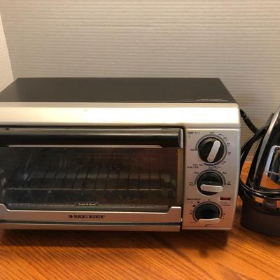 Black & Decker Toast-R-Oven & Hamilton-Beach Electronic Hand Mixer W/ Attachments -Lot 433