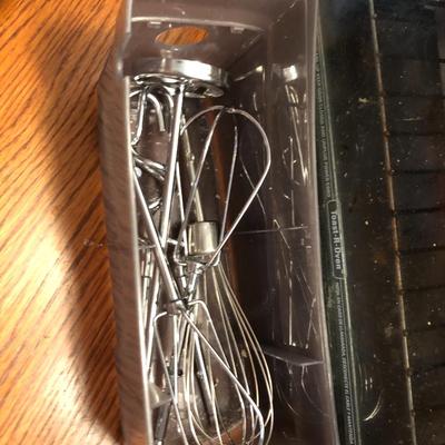 Black & Decker Toast-R-Oven & Hamilton-Beach Electronic Hand Mixer W/ Attachments -Lot 433