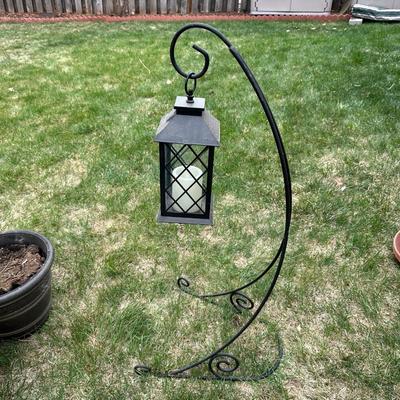 SHORTER SHEPHERDS HOOK WITH CANDLE LANTERN AND 3 FLOWER POTS