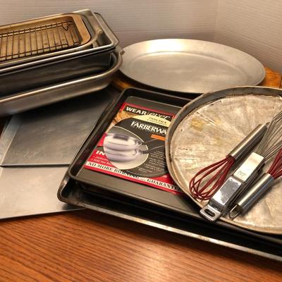 Pans, Pans & More Pans plus some -Lot 438