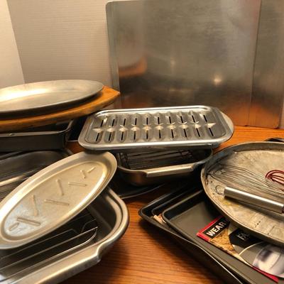Pans, Pans & More Pans plus some -Lot 438