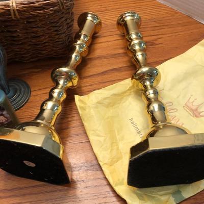 Candle Lot: Candles, Candle Holders & Basket -Lot 439