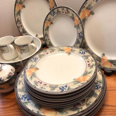 Mikasa Intaglio CAC29 Garden Harvest -Lot 443