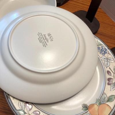 Mikasa Intaglio CAC29 Garden Harvest -Lot 443