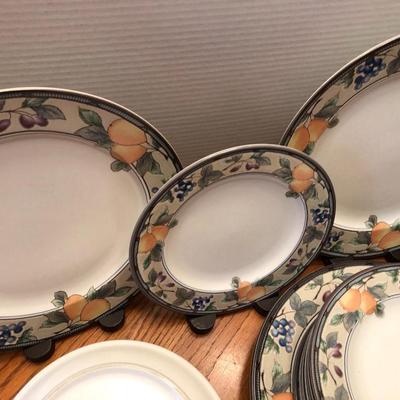 Mikasa Intaglio CAC29 Garden Harvest -Lot 443