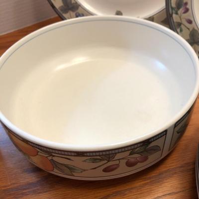 Mikasa Intaglio CAC29 Garden Harvest -Lot 443