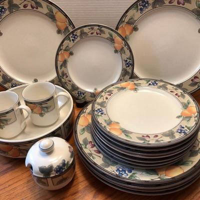 Mikasa Intaglio CAC29 Garden Harvest -Lot 443