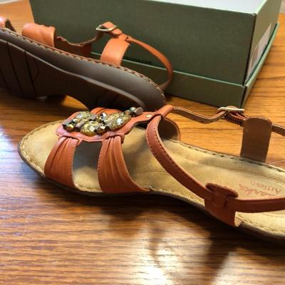 *NEW* Alfani & Clarkâ€™s Womanâ€™s Shoes Size 8.5M -Lot 447