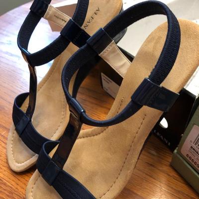 *NEW* Alfani & Clarkâ€™s Womanâ€™s Shoes Size 8.5M -Lot 447