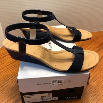 *NEW* Alfani & Clarkâ€™s Womanâ€™s Shoes Size 8.5M -Lot 447