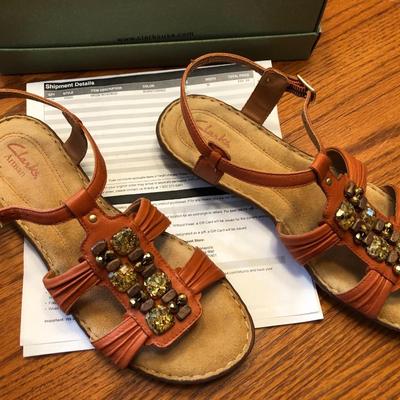 *NEW* Alfani & Clarkâ€™s Womanâ€™s Shoes Size 8.5M -Lot 447