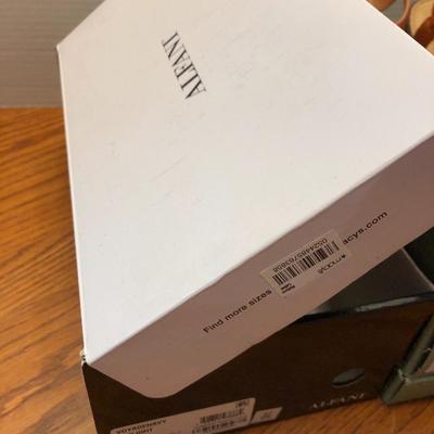 *NEW* Alfani & Clarkâ€™s Womanâ€™s Shoes Size 8.5M -Lot 447