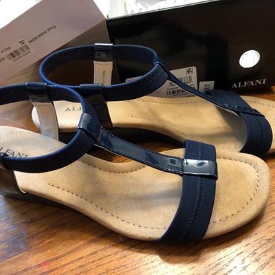 *NEW* Alfani & Clarkâ€™s Womanâ€™s Shoes Size 8.5M -Lot 447