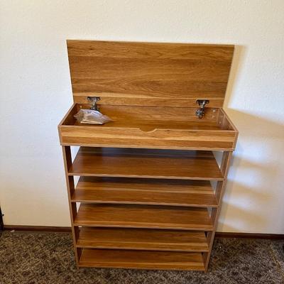 SHOE RACK WITH HINGED LID CHEST ON THE TOP