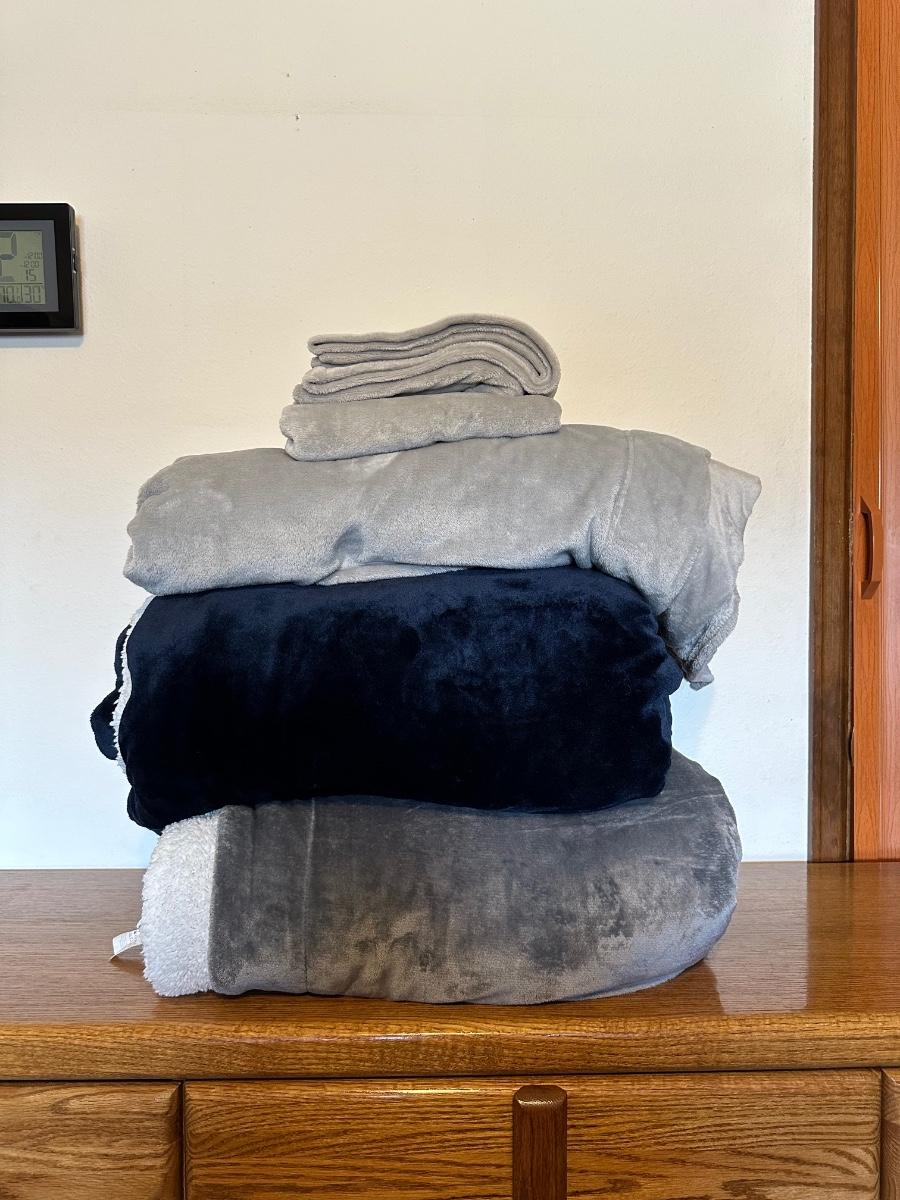 3 KING SIZE BLANKETS