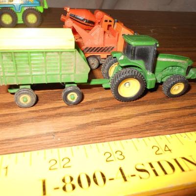 DIE-CAST JOHN DEERE TRACTOR W/CART, CARS AND A TANKER