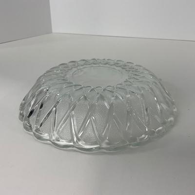 -86- GLASSWARE | Pretzel Indiana Glass Co. | Bowls