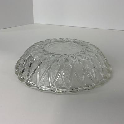 -86- GLASSWARE | Pretzel Indiana Glass Co. | Bowls