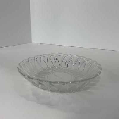 -86- GLASSWARE | Pretzel Indiana Glass Co. | Bowls