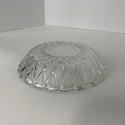 -86- GLASSWARE | Pretzel Indiana Glass Co. | Bowls