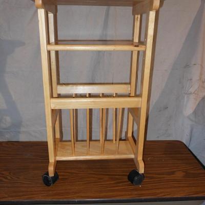 OAK END TABLE WITH MAGAZINE RACK