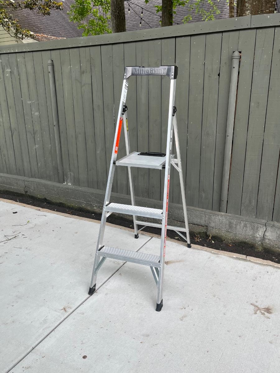 LITTLE GIANT ~ Step Ladder | EstateSales.org
