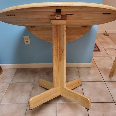 Wood Nook Table with 4 Chairs