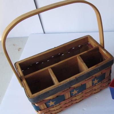 Lot 147: Patriotic Party/Picknick Utensil and Napkin Basket