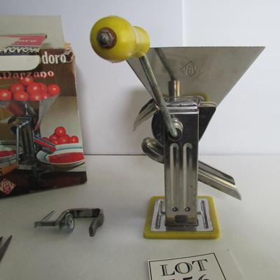 Lot 156: Sturdy Quality Tomato Crusher/Juicer, Spremipomodoro San Marzano