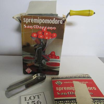 Lot 156: Sturdy Quality Tomato Crusher/Juicer, Spremipomodoro San Marzano