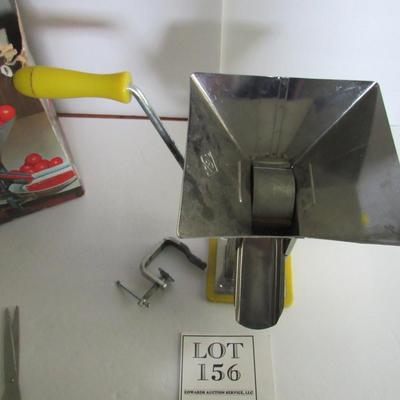 Lot 156: Sturdy Quality Tomato Crusher/Juicer, Spremipomodoro San Marzano