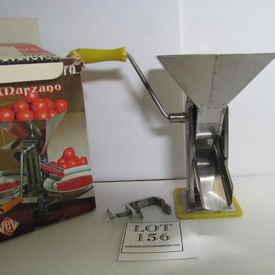 Lot 156: Sturdy Quality Tomato Crusher/Juicer, Spremipomodoro San Marzano